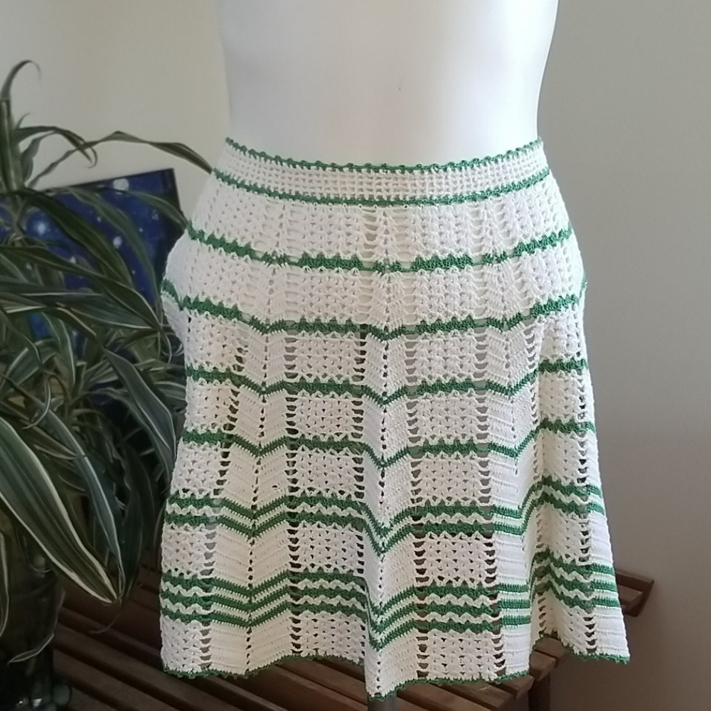 VTG Hand crochet Chevron white & green Apron